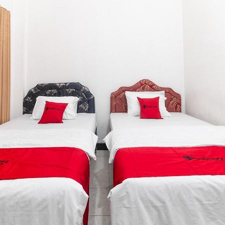 RedDoorz near Bahu Mall Manado Malalayang Exterior foto
